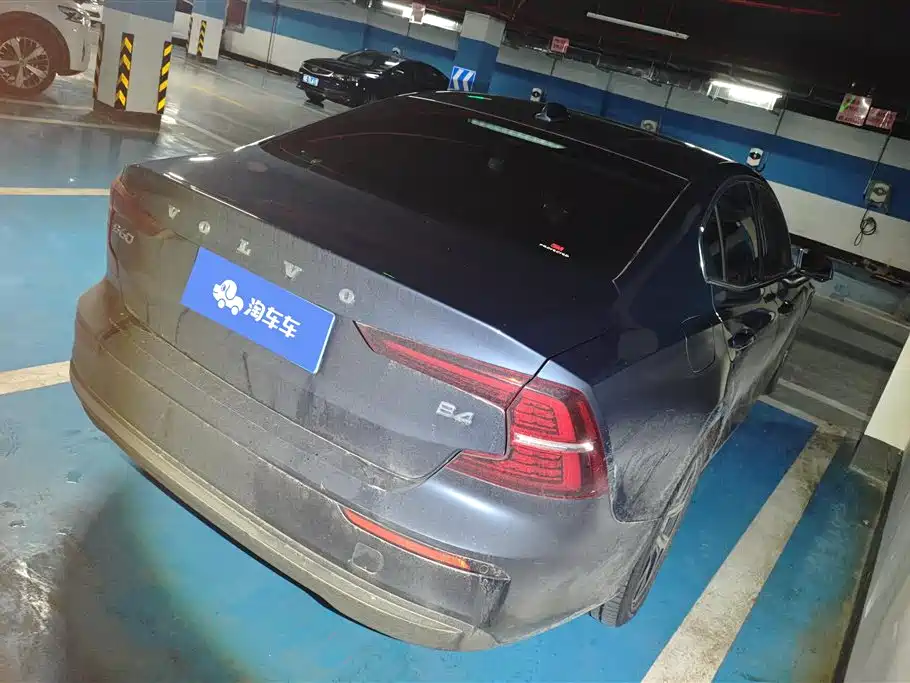 Volvo S60 2023 B4 Luxury