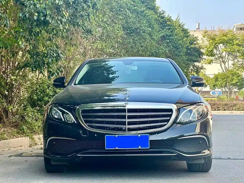 Mercedes-Benz E-Class — миниатюра 2