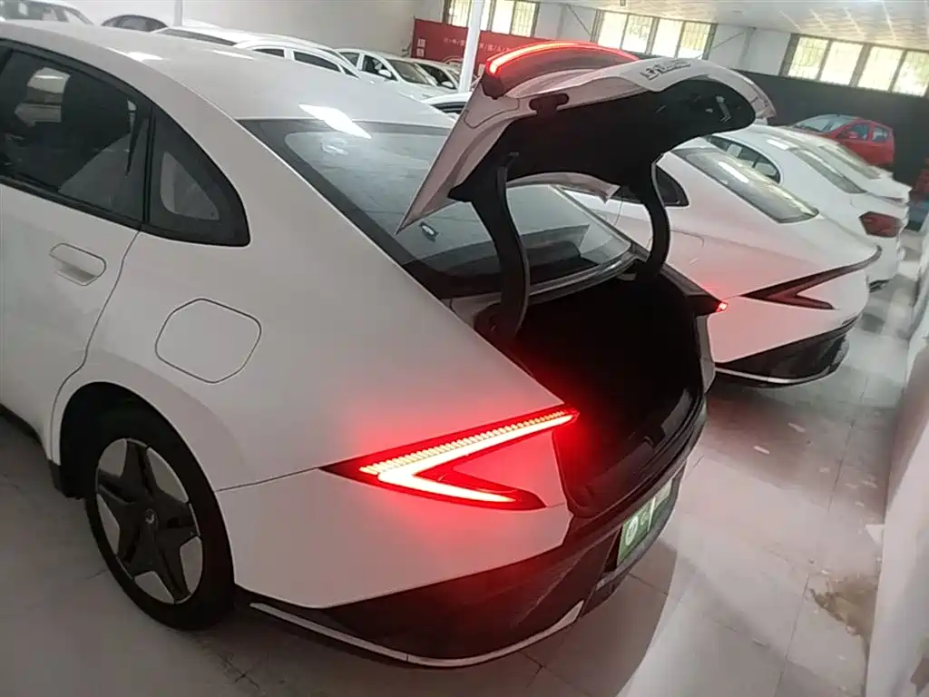 Wuling 五菱E5 — миниатюра 18