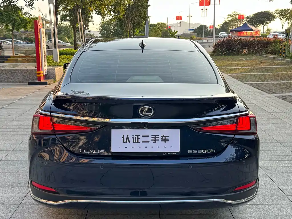 Lexus ES — миниатюра 11