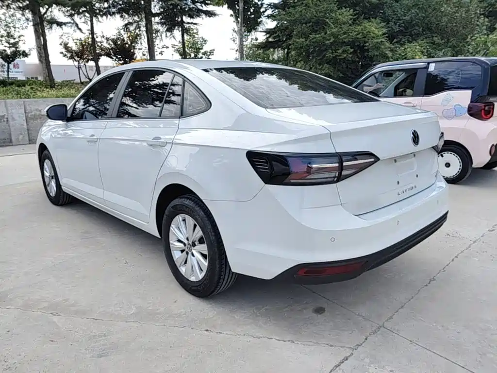 Volkswagen Lavida — миниатюра 5