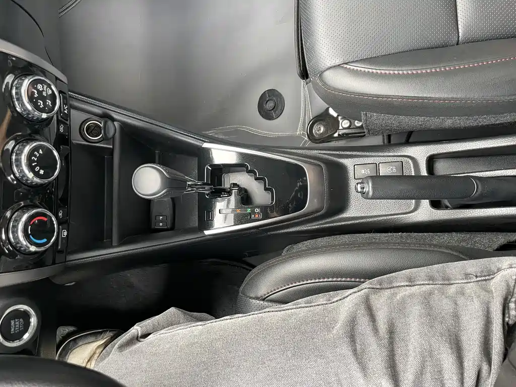 TOYOTA YARIS L ZHIXUAN