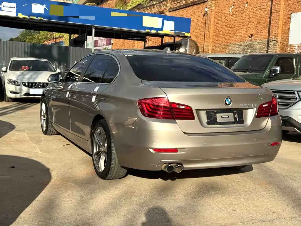 BMW 5 Series — миниатюра 14