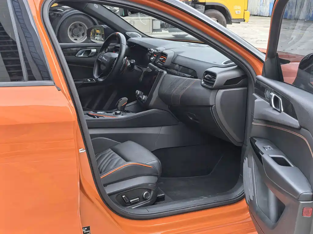 Lynk & Co 02 Hatchback — миниатюра 14