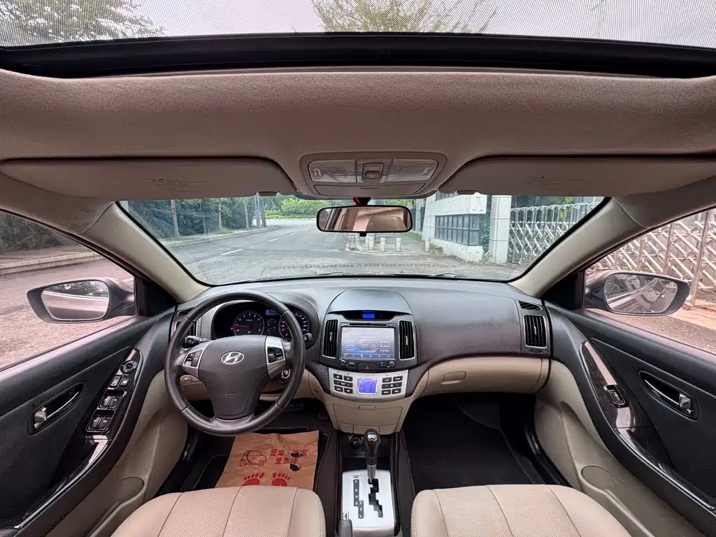 Hyundai Elantra — миниатюра 6