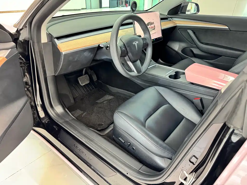 Tesla Model 3 — миниатюра 4