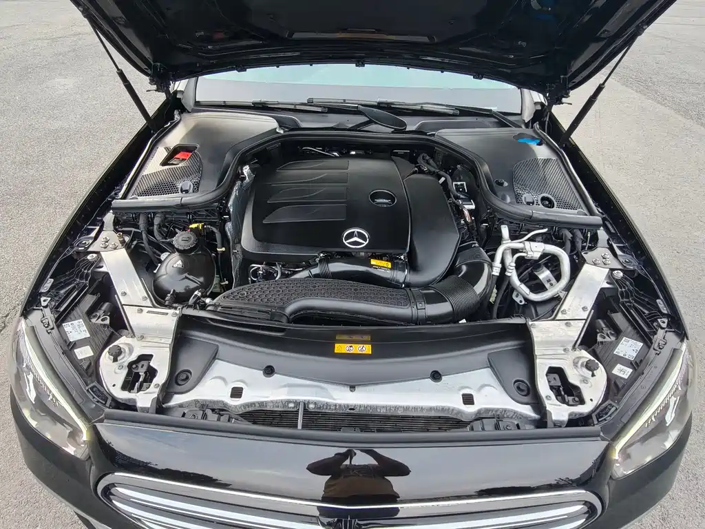 Mercedes-Benz E-Class — миниатюра 13