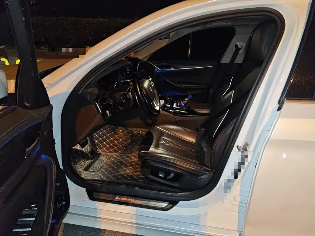BMW 5 Series — миниатюра 12