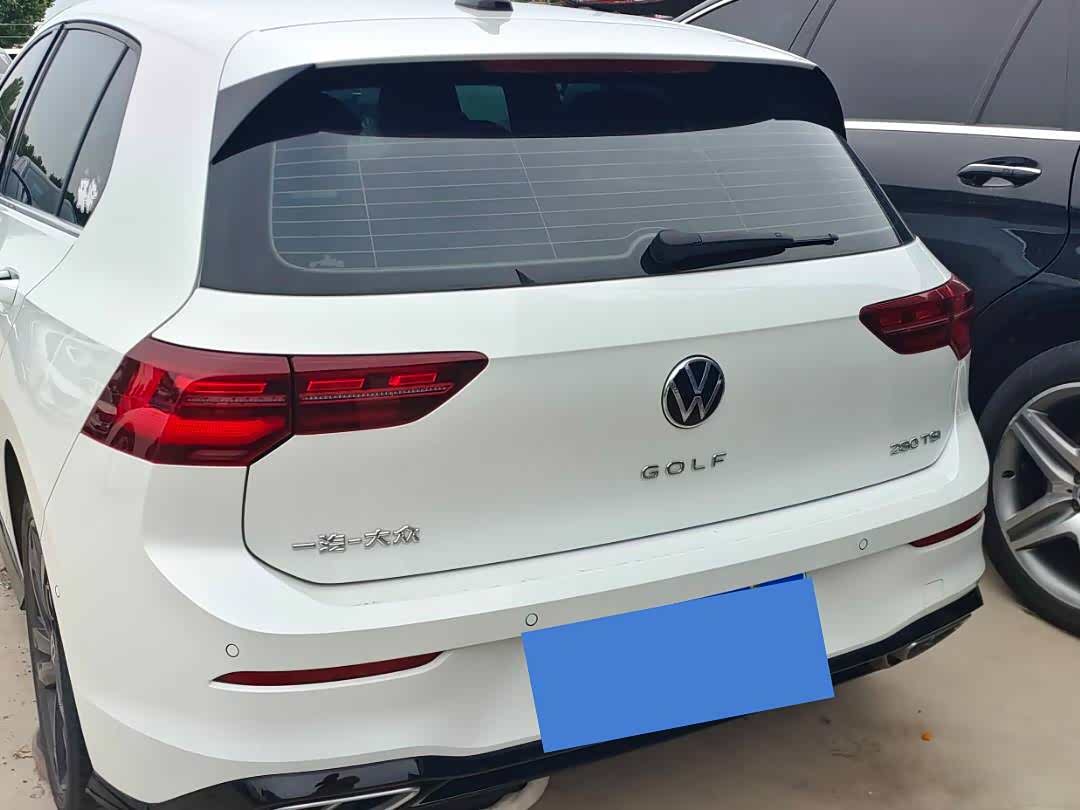 Volkswagen Golf 1.4 л 2023 г. Белый, пробег 30000 км