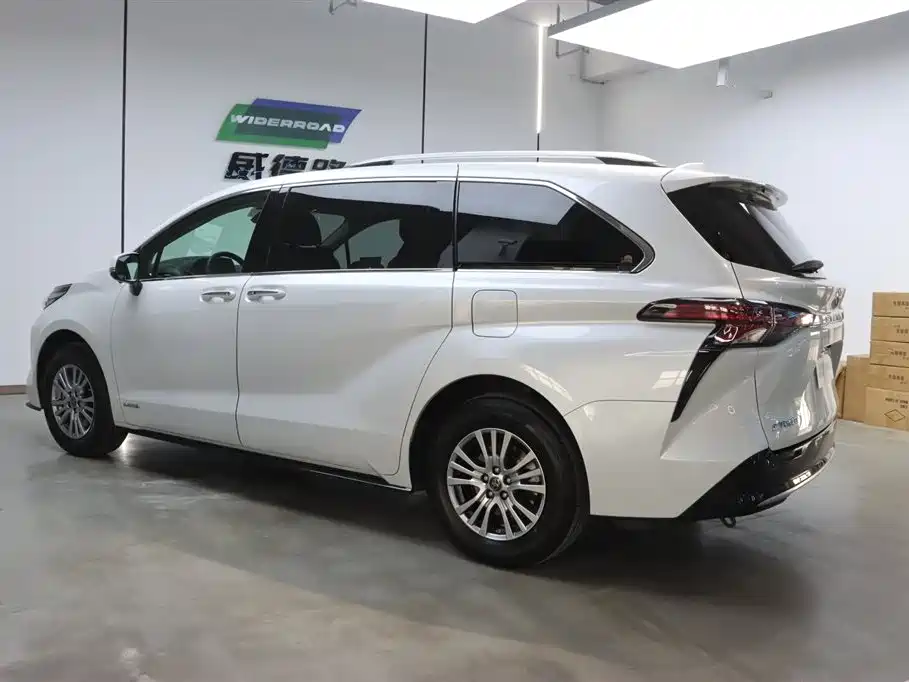 TOYOTA SIENNA