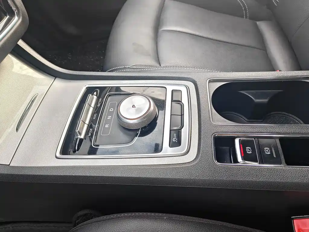 Roewe i6 New Energy — миниатюра 9
