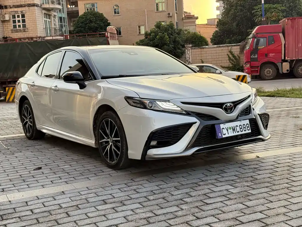 Toyota Camry — миниатюра 3