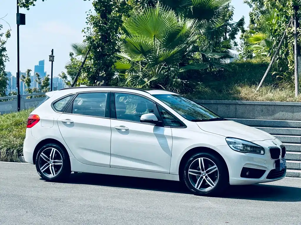 BMW 2 Series Active Tourer (Import) — миниатюра 6