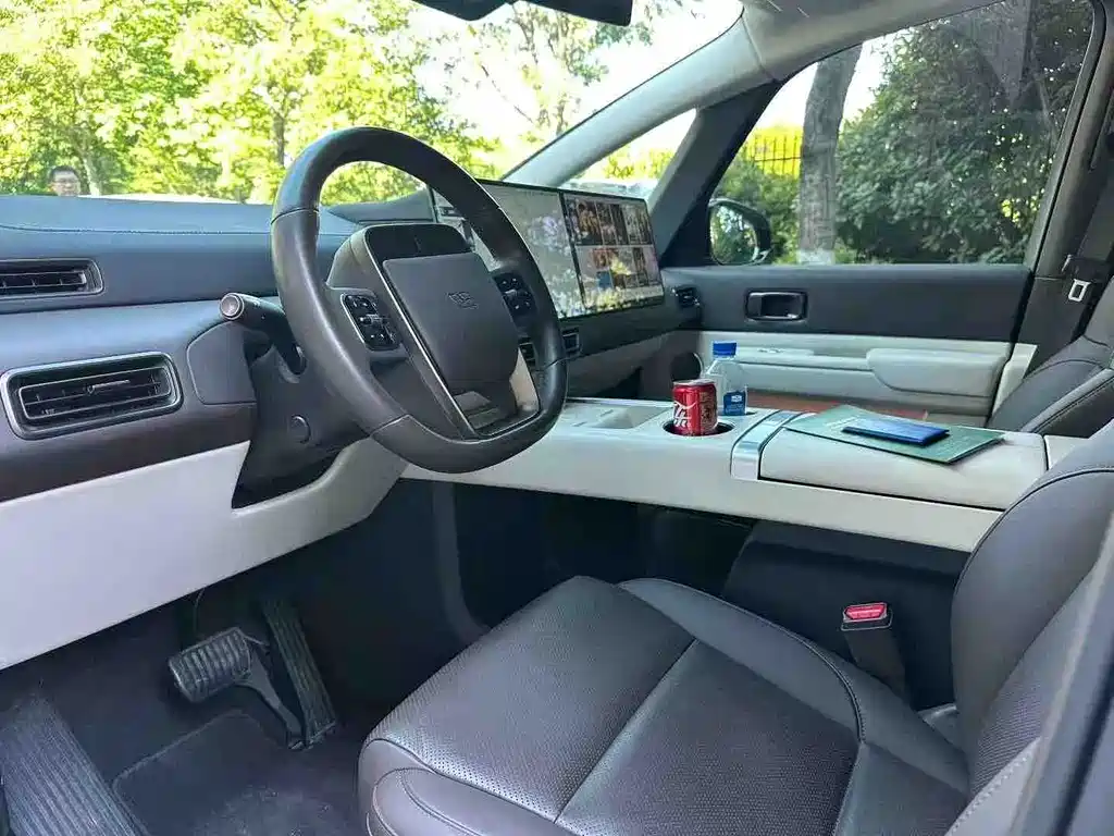 Li Auto MEGA 2024 Ultra