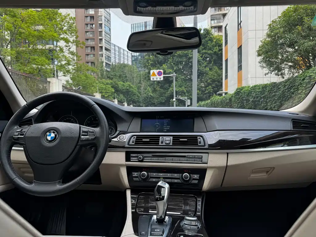 BMW 5 Series — миниатюра 11