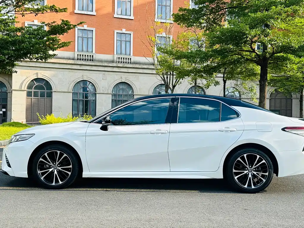 Toyota Camry — миниатюра 8