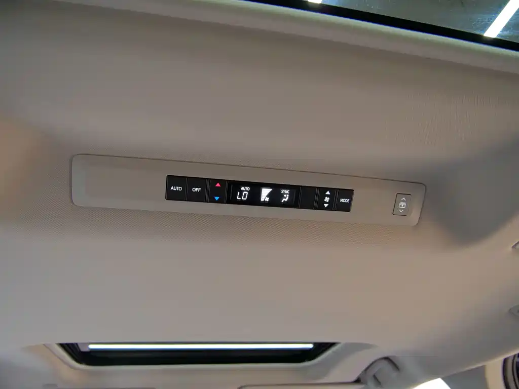 Toyota Granvia — миниатюра 14
