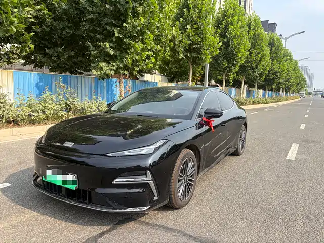 2025 Geely Galaxy Xingyao 8