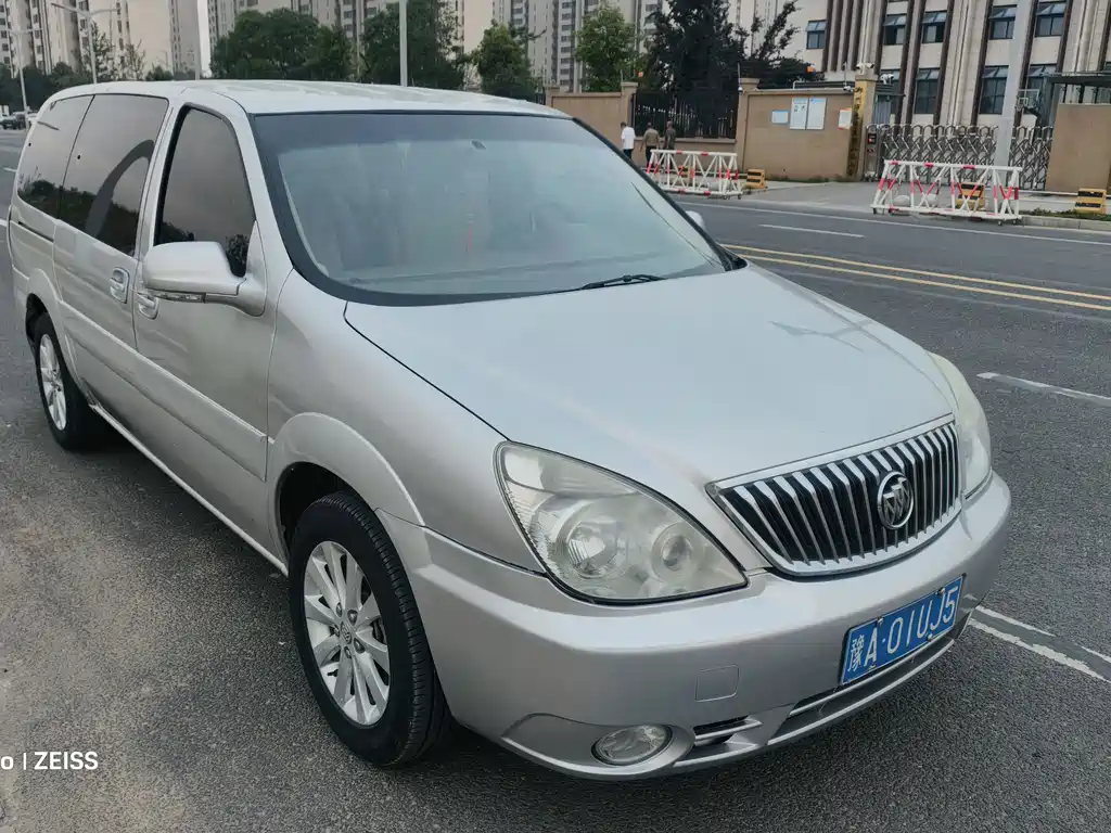 Buick GL8 — миниатюра 3