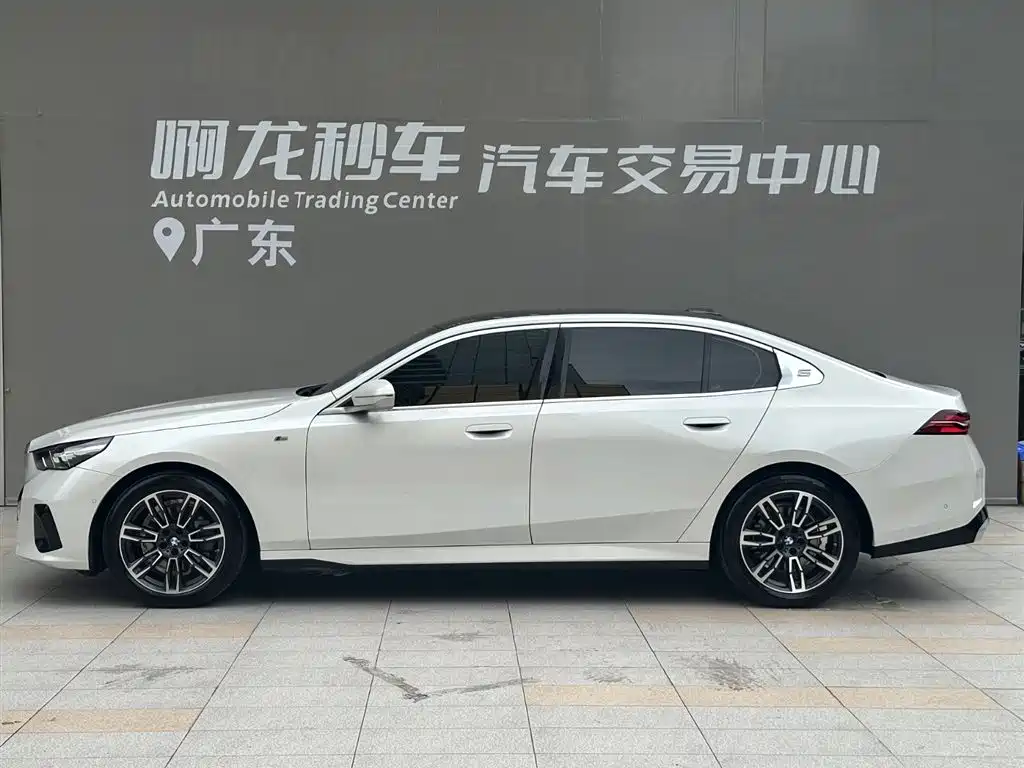 BMW 5 Series 5 2024 525Li M Sport
