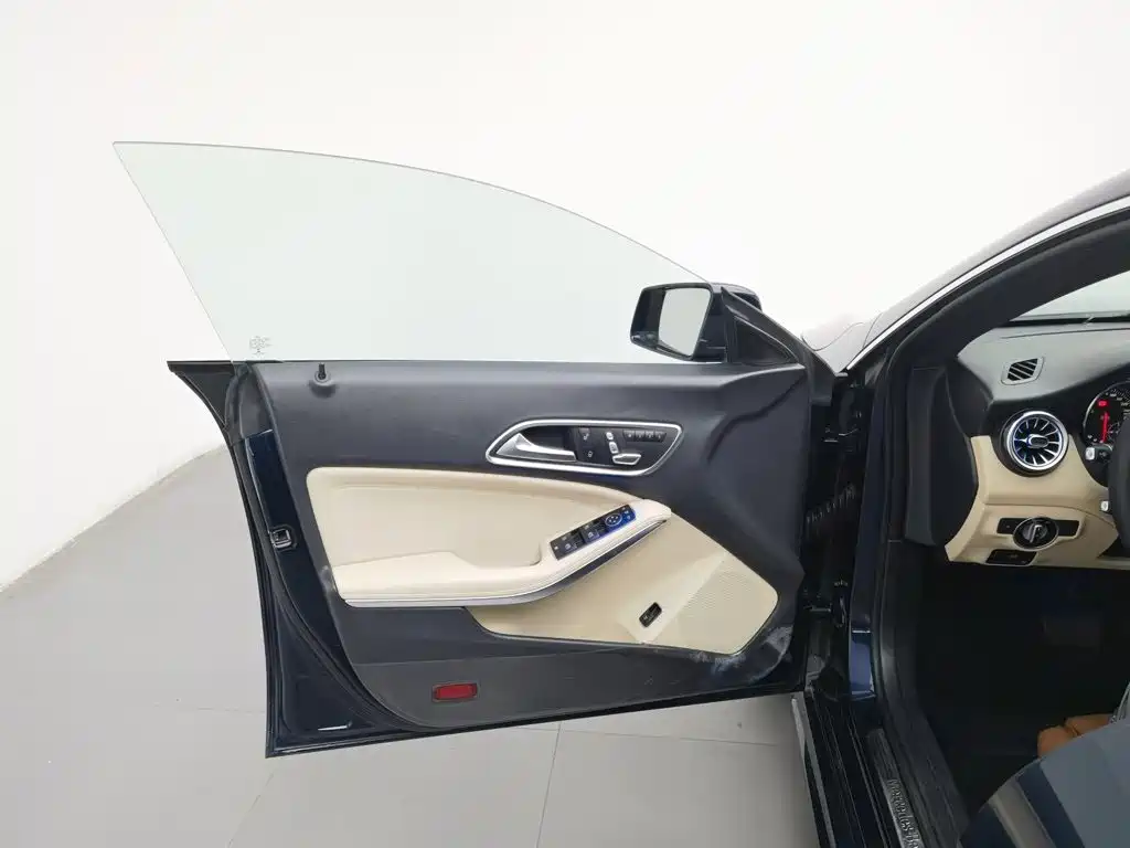 Mercedes-Benz CLA (Import) — миниатюра 8