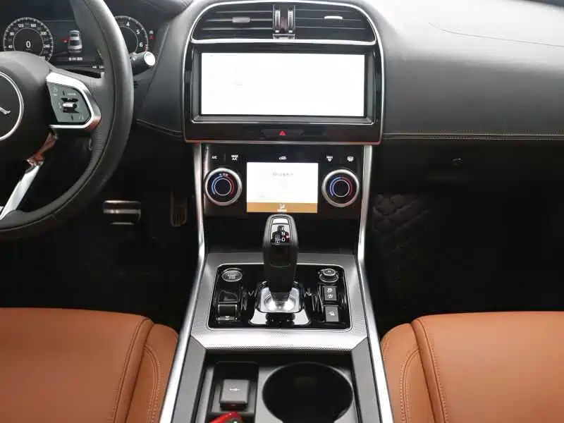 Jaguar XEL — миниатюра 9
