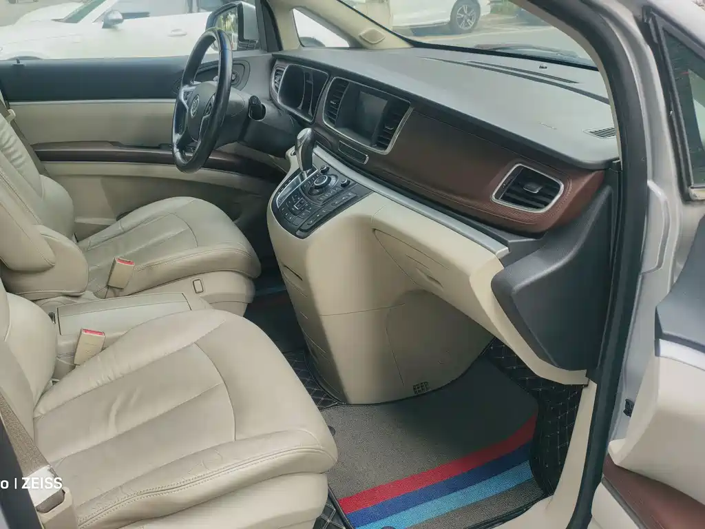 Buick GL8 — миниатюра 9