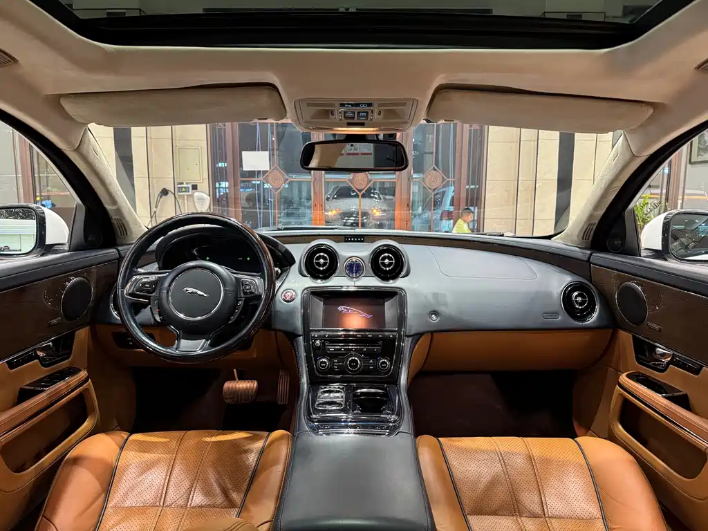 Jaguar XJ — миниатюра 13