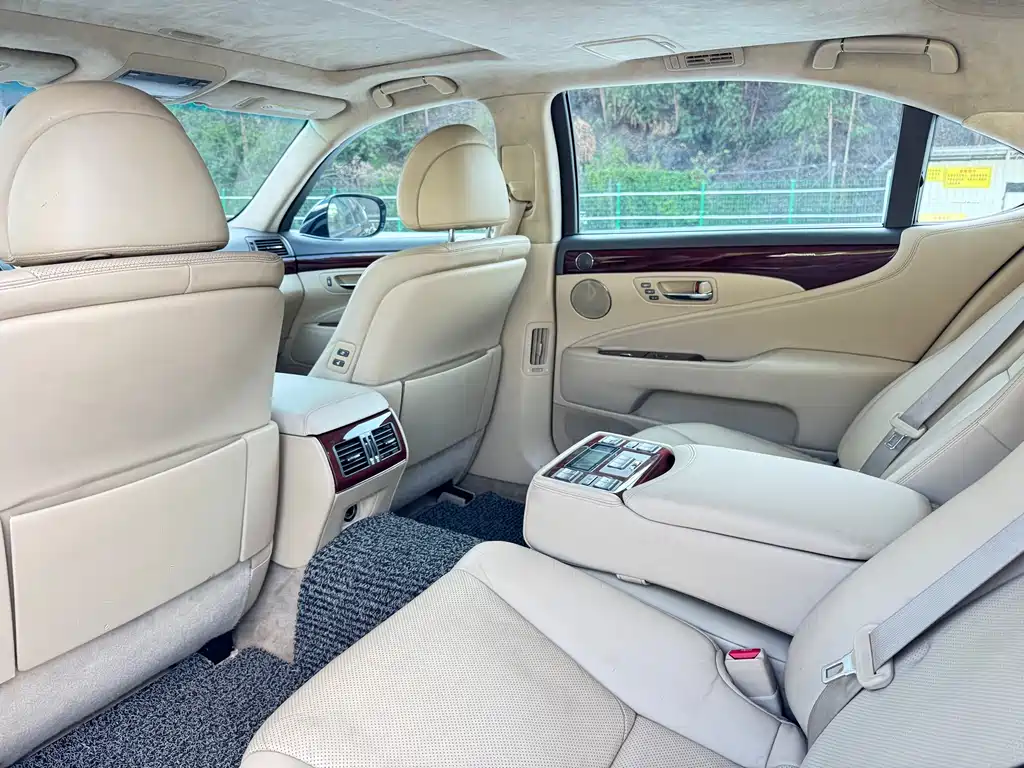 Lexus LS 2006 460L
