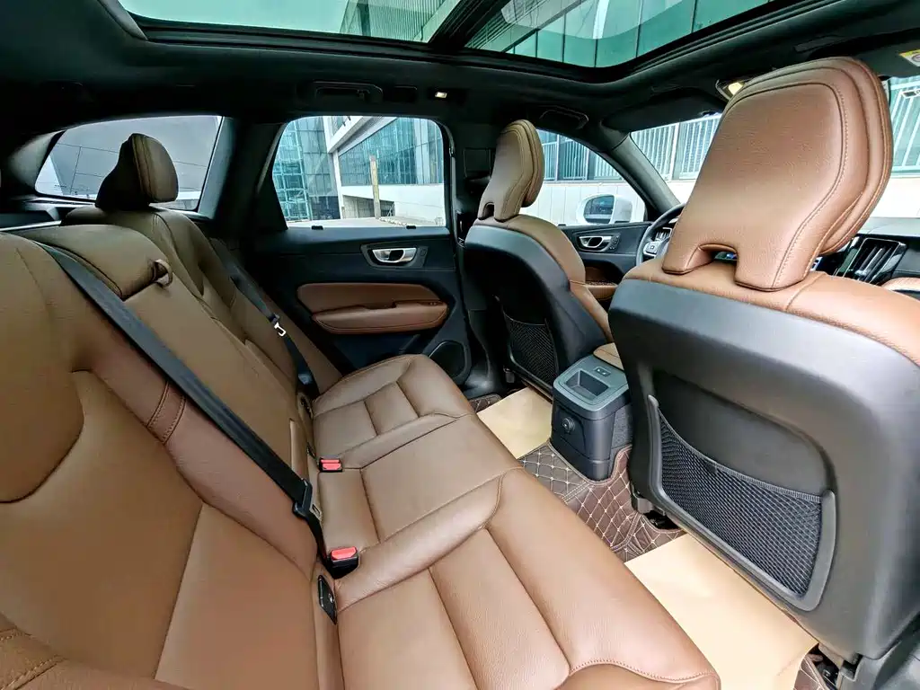 VOLVO XC60 PLUG IN HYBRID