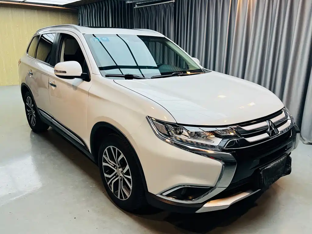 Mitsubishi Outlander — миниатюра 3