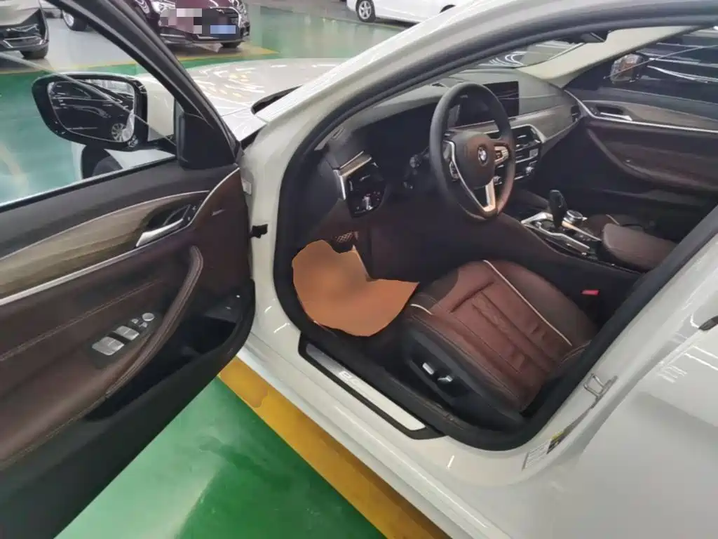 BMW 5 Series New Energy — миниатюра 16