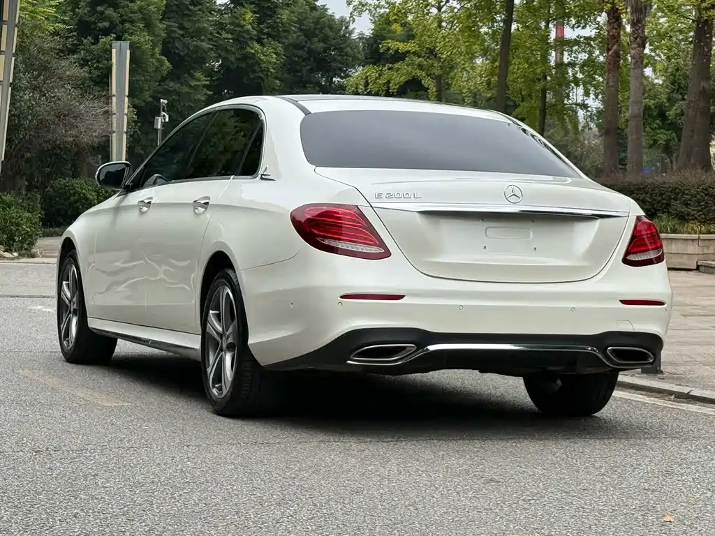 Mercedes-Benz E-Class — миниатюра 10