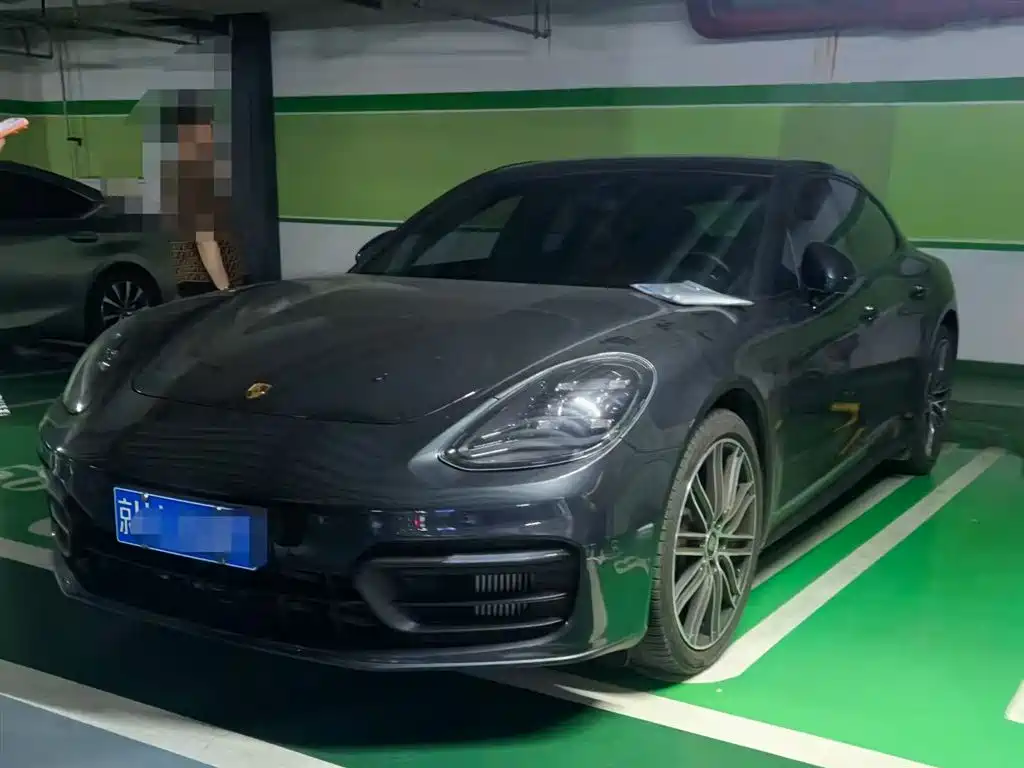 Porsche Panamera 2021