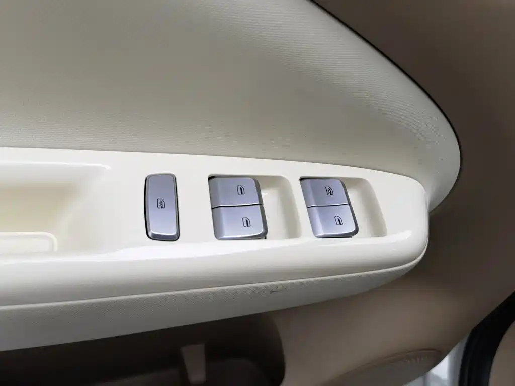 Wuling MINIEV — миниатюра 9