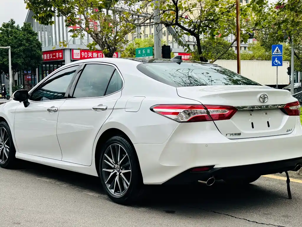 TOYOTA CAMRY