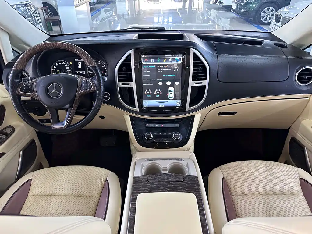 Mercedes-Benz V-Class (Import) — миниатюра 4