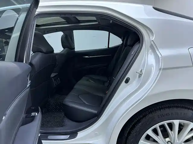Toyota Camry 2019 2.5G Luxury