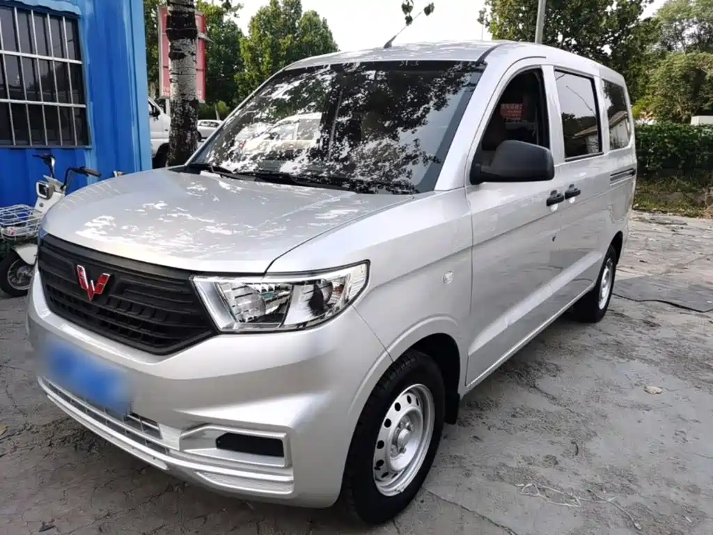 Wuling Hongguang V — миниатюра 2