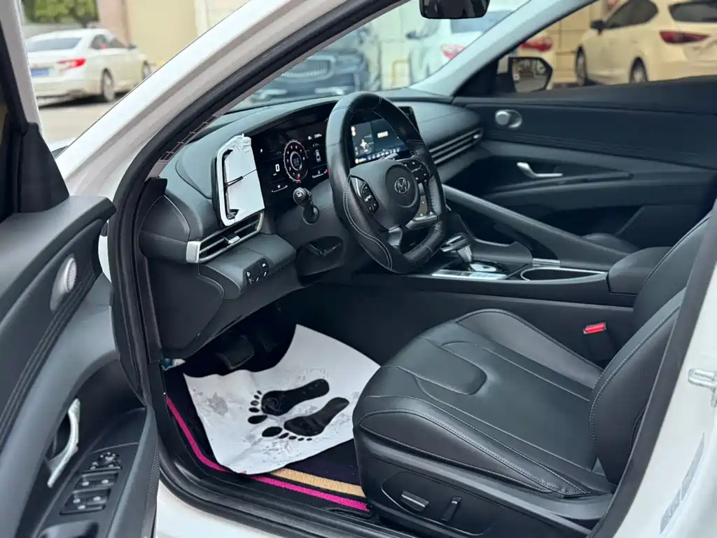 Hyundai Elantra — миниатюра 7