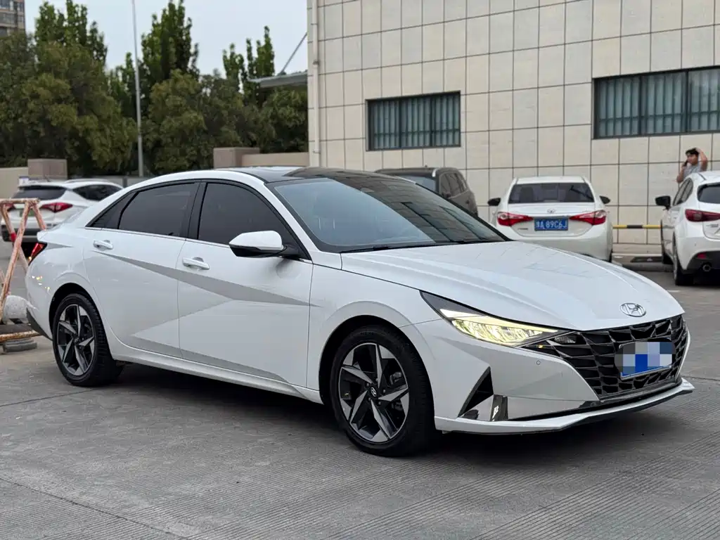 Hyundai Elantra — миниатюра 3