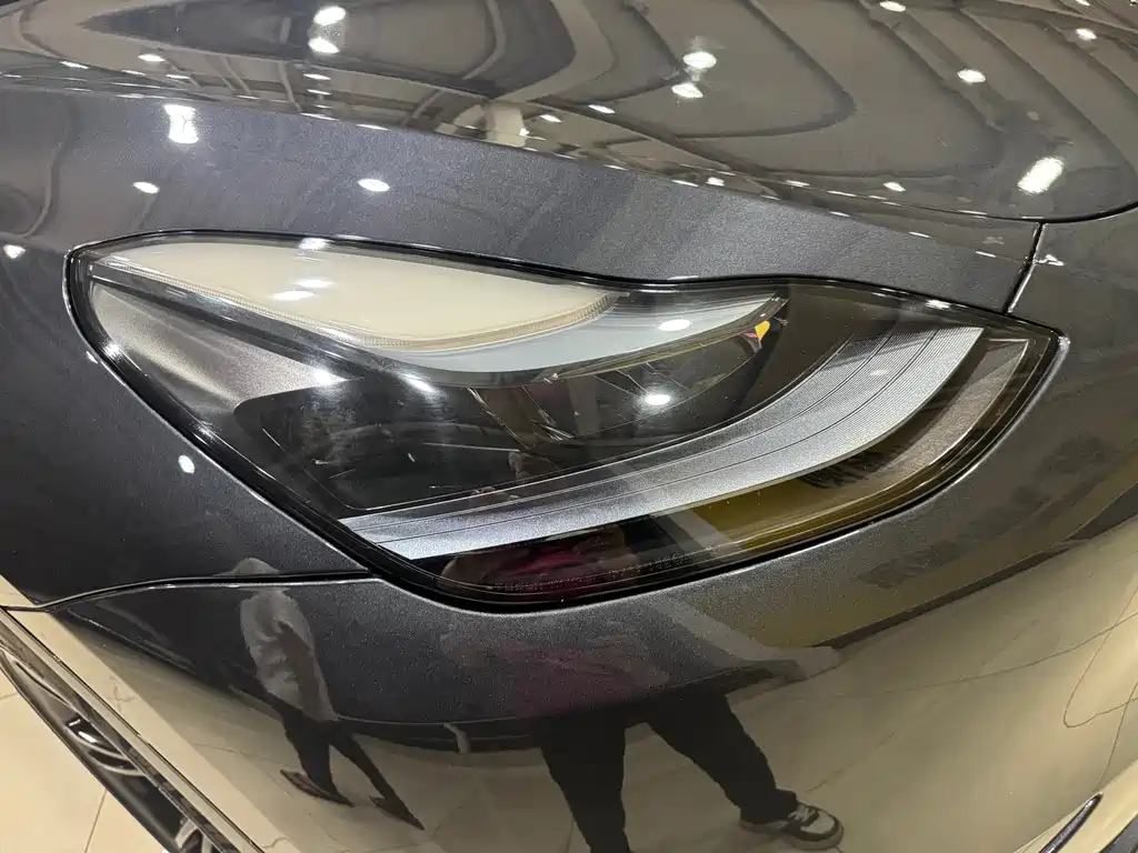 Tesla Model Y — миниатюра 16