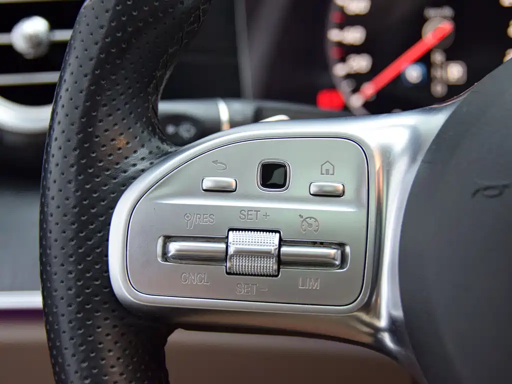 Mercedes-Benz E-Class — миниатюра 12