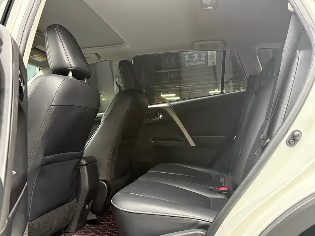Toyota RAV4 — миниатюра 9