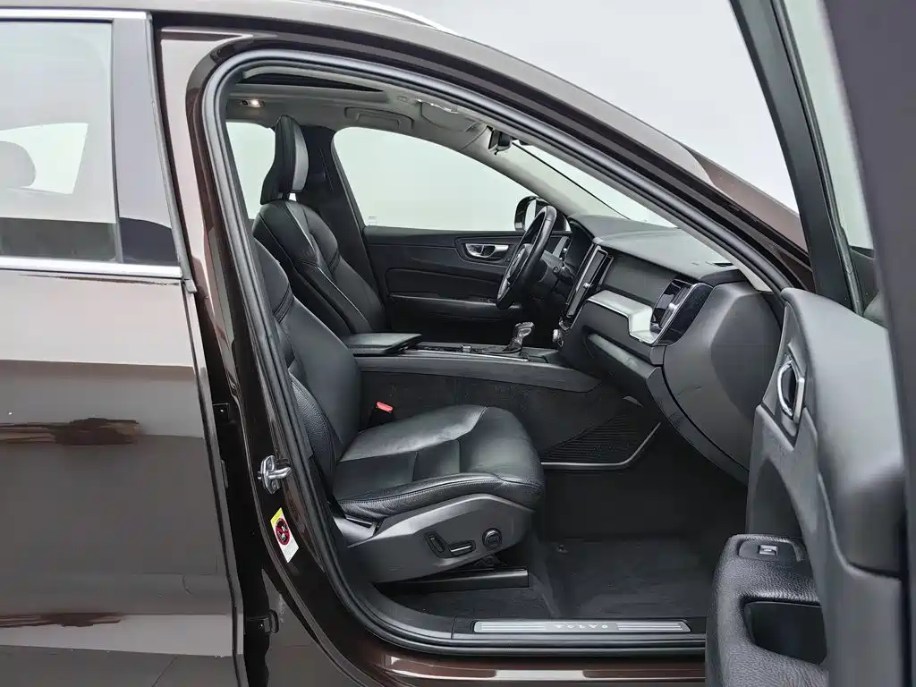 Volvo XC60 — миниатюра 23
