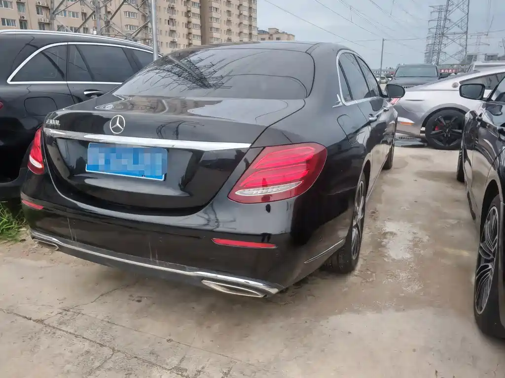 Mercedes-Benz E-Class — миниатюра 7