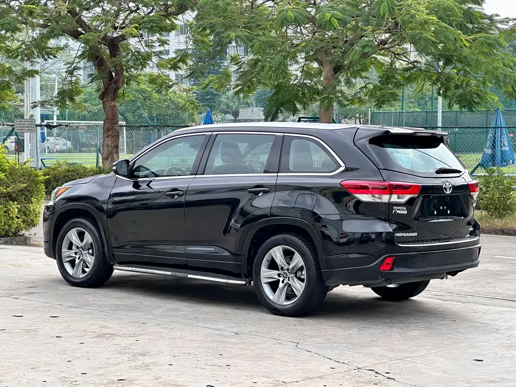 TOYOTA HIGHLANDER