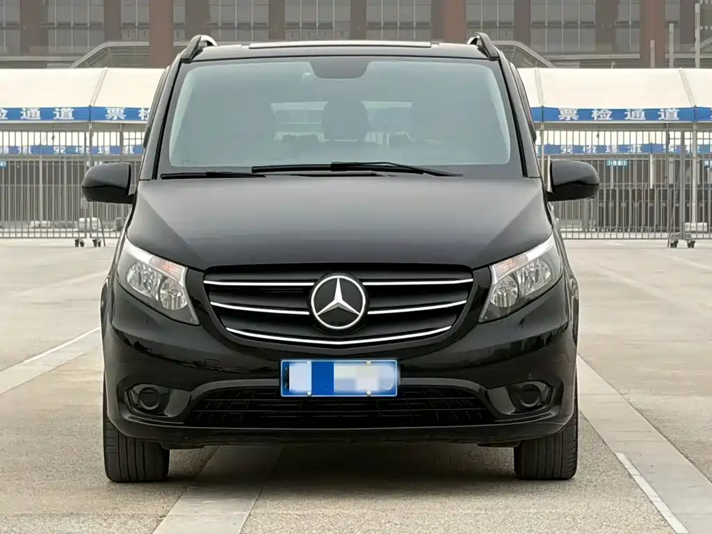 Mercedes-Benz Vito 2023 2.0T Elite 7 мест