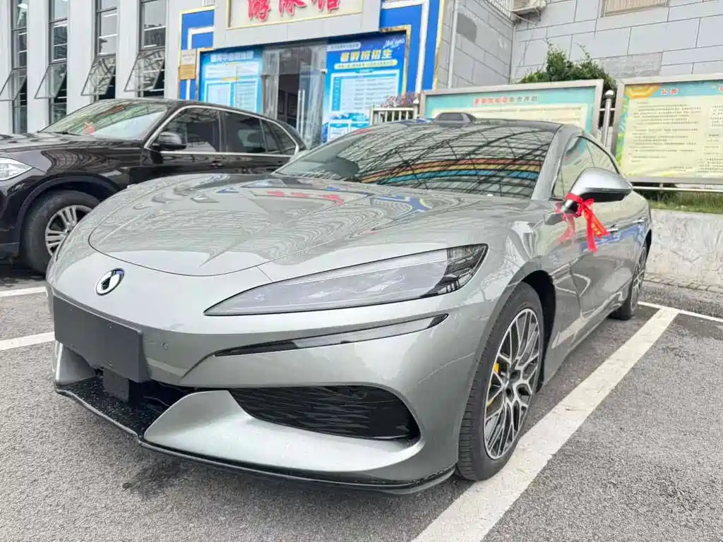 腾势Z9GT 2026款 闪充尊荣型