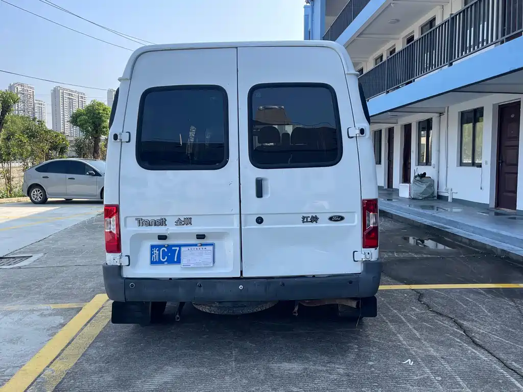 Ford Transit Classic — миниатюра 6